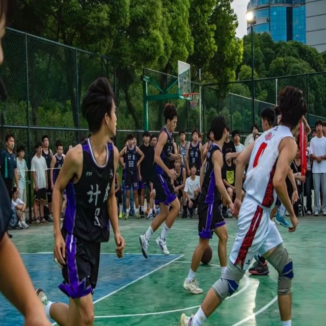 田径接力阵容分析:年轻化视角的第126组探索